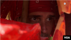 Gabriel Ramos, de 30 años, participa en la fiesta de los Diablos Danzantes de Venezuela