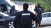 Arhiva, ilustracija - Pripadnici specijalnih jedinica MUP-a Srbije u selu Dubona posle pucnjave, 5. maj 2023.