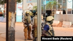 Au moins une dizaine de civils ont été tués jeudi lors de deux attaques de jihadistes présumés dans le centre-ouest du Burkina Faso, à environ 140 km de Ouagadougou,