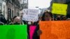 ARCHIVO - Periodistas protestan contra el asesinato de su colega Armando Linares, ocurrido en Michoacán, el 16 de marzo de de este año. 