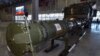 ARCHIVO - Funcionarios del Ministerio de Defensa ruso muestran el misil de crucero 9M729 de Rusia en el Patriot Park militar en las afueras de Moscú el 23 de enero de 2019.