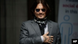 L'acteur américain Johnny Depp à son arrivée à la Haute Cour de Londres, le 23 juillet 2020.