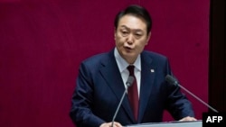 El presidente de Corea del Sur, Yoon Suk Yeol, pronuncia un discurso sobre el presupuesto del gobierno en la Asamblea Nacional en Seúl, el 25 de octubre de 2022.