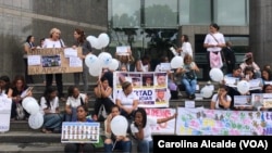 ARCHIVO - Toma de video de manifestación por la liberación de los presos políticos en Venezuela durante una visita a Caracas de la entonces alta comisionada de la ONU para los Derechos Humanos, Michelle Bachelet, en 2019.