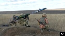 У новому пакеті допомоги від США - Javelin та інші протитанкові системи й ракети. Фото: пресслужба Міністерства оборони України через AP
