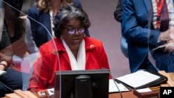 Linda Thomas-Greenfield, Representante Permanente de los Estados Unidos ante las Naciones Unidas, habla durante una reunión del Consejo de Seguridad de la ONU, el martes 5 de abril de 2022, en la sede de las Naciones Unidas.