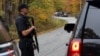 Policajac u Luistonu posle masovnog ubistva (foto AP)