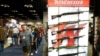 Ruang pameran Pertemuan Tahunan Asosiasi Senapan Nasional di Indianapolis, 27 April 2019. (Foto: AP)
