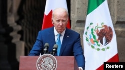 El presidente de los EEUU, Joe Biden, asiste a una conferencia de prensa conjunta con el presidente de México, Andrés Manuel López Obrador, y el primer ministro de Canadá, Justin Trudeau, al término de la Cumbre de América del Norte en la Ciudad de México, el 10 de enero de 2023.