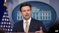 Josh Earnest a réagi à des informations publiées par le New York Times (AP Photo/Carolyn Kaster)