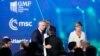 El secretario general de la OTAN, Jens Stoltenberg, centro izquierda, llega al foro público de la OTAN durante una cumbre de la OTAN en Madrid, España, el martes 28 de junio de 2022.