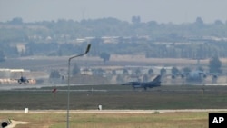 土耳其南部空军基地上的飞机（2015年8月13日）