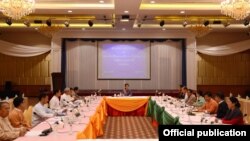  ပြည်ထောင်စုငြိမ်းချမ်းရေးညီလာခံ-၂၁ ရာစုပင်လုံအတွက်အကြိုပြင်ဆင်ရေးကော်မတီ တွေ့ဆုံစဉ် 