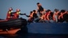 Migran dari Eritrea, Mesir, Suriah dan Sudan diselamatkan oleh para pekerja bantuan dari NGO Open Arms di Laut Mediterania, setelah melarikan diri dari Libya, 2 Januari 2021. (AP Photo/Joan Mateu)