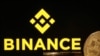 ILUSTRASI - Representasi mata uang kripto terlihat di depan logo Binance, 10 November 2022. (REUTERS/Dado Ruvic)