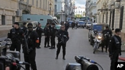 Les forces de police gardent le palais de justice d'Alger, le mardi 10 janvier 2019. 