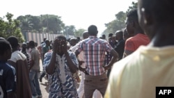 Les habitants du quartier majoritairement musulman du PK5 manifestent devant le siège de la MINUSCA à Bangui, le 11 avril 2018.