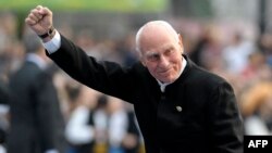 ARCHIVO - El escultor de vanguardia estadounidense Richard Serra, galardonado con el Premio Príncipe de Asturias de las Artes, captado durante la ceremonia del Premio Príncipe de Asturias en el Teatro Campoamor, el 22 de octubre de 2010, en la ciudad de O, en el norte de España.