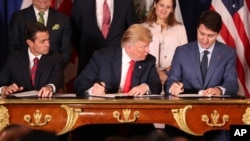 美国总统特朗普、墨西哥总统涅托和加拿大总理特鲁多在20国峰会的第一天在布宜诺斯艾利斯签署了三国新的贸易协定，取代原先的北美自由贸易协议。