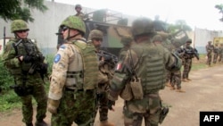 Des soldats de l'Eufor dans Bangui, 19 janvier 2015.