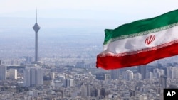 Menara dan bangunan telekomunikasi Milad di Teheran, Iran, Selasa, 31 Maret 2020. (Foto: dok).