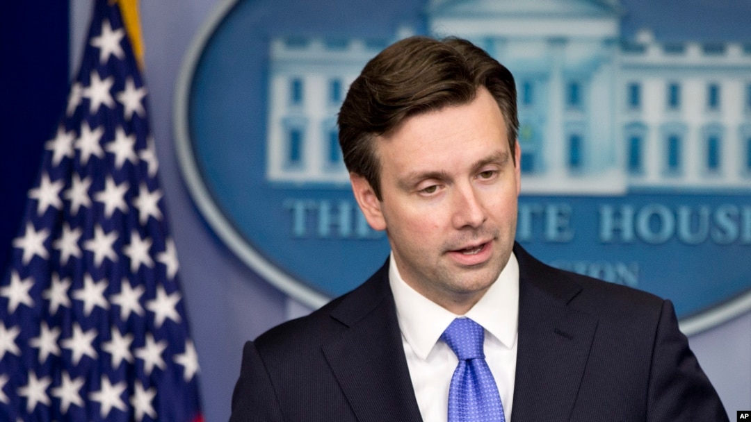 Phát ngôn viên Tòa Bạch Ốc Josh Earnest cho biết ông Obama sẽ không xét lại số binh sĩ Mỹ mà ông định duy trì ở Afghanistan để cố vấn và huấn luyện quân đội Afghanistan