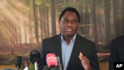 Le président élu de la Zambie, Hakainde Hichilema, lors d'une conférence de presse à sa résidence à Lusaka, le 16 août 2021.