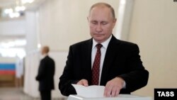 Medios estadounidenses indicaron el lunes 9 de septiembre de 2019 que la CIA obtuvo información de una fuente de alto nivel del gobierno ruso que confirmó que el presidente Vladimir Putin tuvo un papel directo en la interferencia en la campaña electoral de Estados Unidos de 2016.