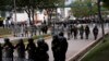 ARCHIVO - La policía formada en posición defensiva cerca del aeropuerto ante el avance de manifestantes contra el gobierno en Cusco, Perú, el jueves 2 de febrero de 2023.