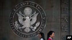 La embajada de EE.UU. en Beijing emitió alerta de salud después que un empleado sufrió una leve lesión cerebral tras un incidente similar a la misteriosa enfermedad que afectó a diplomáticos de EE.UU. y Canadá en Cuba.