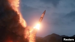 La Corée du Nord teste une nouvelle arme sur cette photo non datée publiée le 11 août 2019 par la KCNA (Korean Central News Agency).