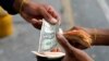 Más envíos y menos bienes: El impacto de la hiperinflación venezolana en las remesas