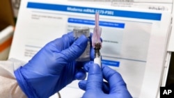 Vaksin Covid-19, yang dikembangkan oleh National Institutes of Health dan Moderna Inc.,Binghamton, N.Y., 27 Juli 2020. (Foto: AP)