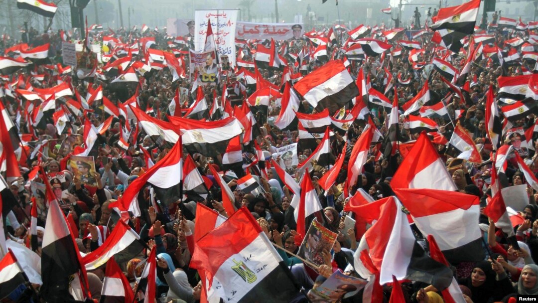 Những người ủng hộ quân đội và cảnh sát tập trung tại quảng trường Tahrir ở Cairo kỷ niệm cuộc nổi dậy Mùa Xuân Ả Rập năm 2011, 25/1/2014