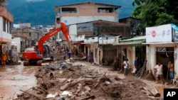 Santos señaló que la planta de energía del hospital cuenta con combustible suficiente para su funcionamiento, y que se trasladaron medicamentos y otros insumos en cuatro vuelos de aviones Hércules de la Fuerza Aérea Colombiana.