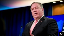 El secretario de Estado de Estados Unidos, Mike Pompeo habla con periodistas durante una sesión informativa en el Departamento de Estado. Foto de archivo.