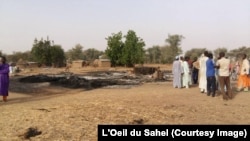 Des maisons incendiées à Moskata lors d'une incursion de Boko Haram dans l'extrême nord du Cameroun, le 17 août 2017. (Photo : Journal l'Oeil du Sahel)