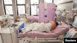 Arhiva - Pacijenti oboleli od koronavirusa, u Kliničkom centru Vojvodine u Novom Sadu, 2. aprila 2020. (Foto: Rojters, Feđa Grulović)