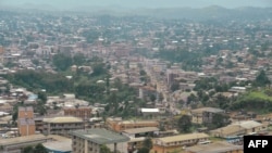 Vue sur la ville de Bamenda,la capitale anglophone du Cameroun, le 16 juin 2017.