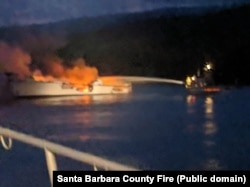 Vatrogasci gase zapaljeni brod: zvanilni Tviter profil Santa Barbara County Fire