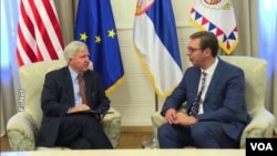Predsednik Srbije Aleksandar Vučić i ambasador SAD u Srbiji Kajl Skot (arhivski snimak)