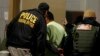 Petugas Imigrasi AS Razia Rumah-rumah Imigran Gelap di 9 Kota