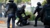 Présidentielle en France : heurts à Paris en marge du défilé du 1er mai