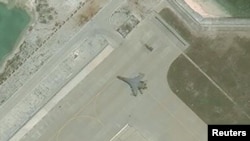 人造衛星拍攝到的照片顯示中國軍機在南中國海人造島上升降 （資料圖片）