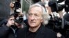 John Pilger, periodista y documentalista que cubrió el Jemer Rojo en Camboya, muere a los 84 años