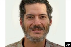 Foto rekayasa wajah Austin Tice, yang diperkirakan berusia 40 tahun, yang dibuat oleh Biro Penyelidik Federal AS (FBI) pada 2023. Tice diculik di Damaskus, Suriah, pada Agustus 2012. (Foto: FBI Washington Field Office via AP)