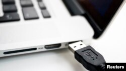 USB设备，包括USB鼠标、键盘和优盘都能作为入侵电脑的工具