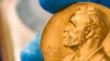 Tres economistas residentes en EE. UU. ganan Nobel de Economía