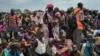Warga yang terdampak oleh peperangan antre untuk mendapatkan bantuan pangan dari Program Pangan Dunia (WFP) di Old Fangak, negara bagian Jonglei, Sudan Selatan (foto: dok).