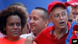 Luis Alfredo Motta Domínguez, derecha, en una manifestación progubernamental en Caracas, Venezuela. Foto de archivo del 6 de abril de 2019.